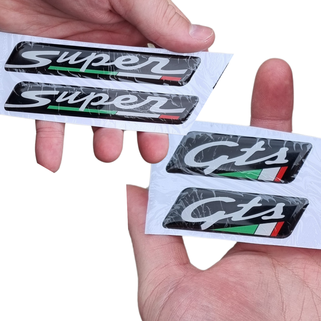 Gewölbte Embleme mit italienischer Flagge für Vespa Super GTS